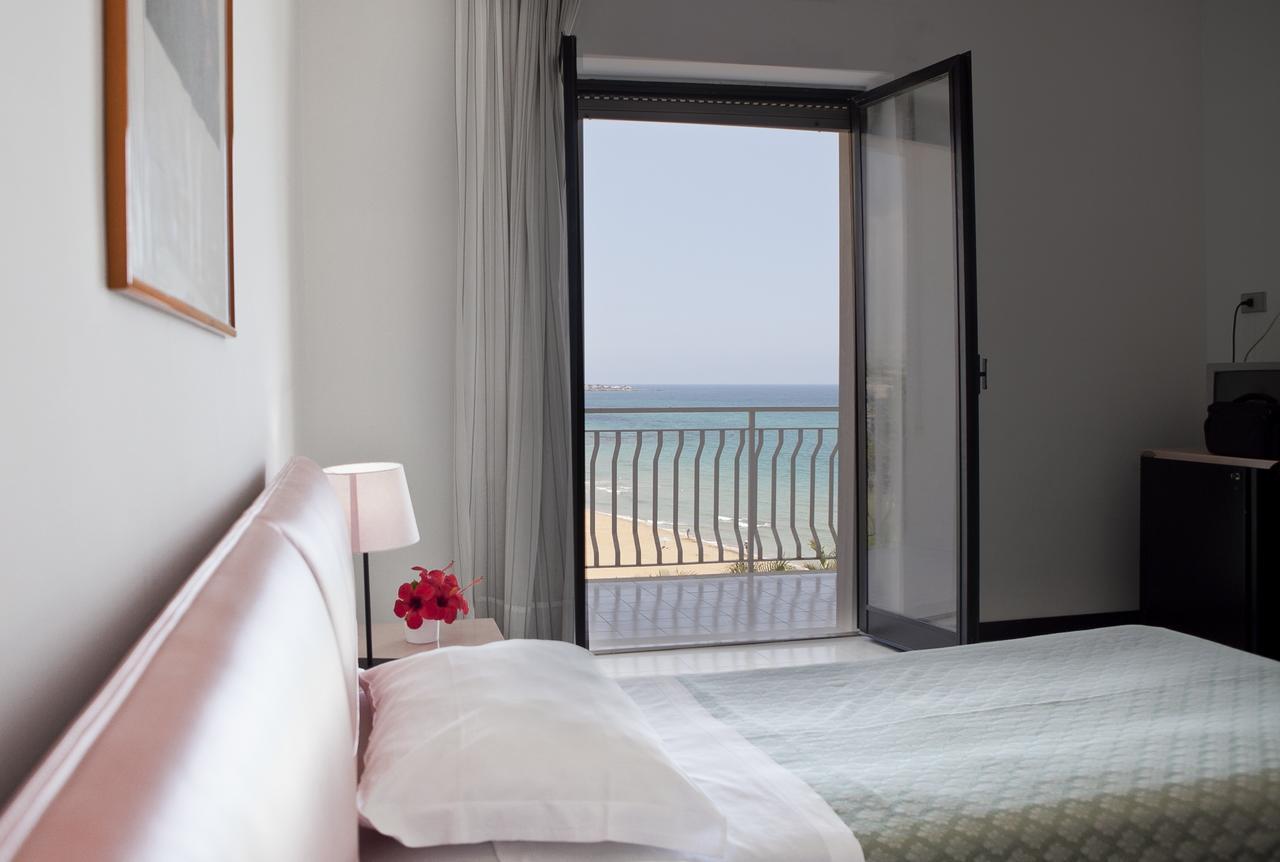 Futura Style Helios Hotel Noto Luaran gambar